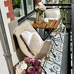 Elegant With A Location In Daire