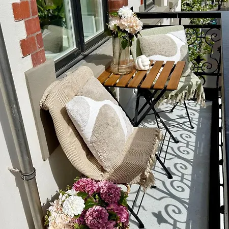 Elegant With A Location In Appartement